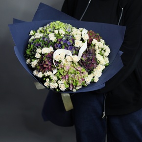 Букет "Галактика" из Голландских гортензий и кустовых роз в Люберцах