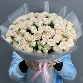 Букет из 35 кремовых кустовых роз (50 см) в Люберцах
