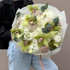 Букет "Эдем" из гортензии, орхидей, эустом, эвкалипта и озатамнуса в Люберцах