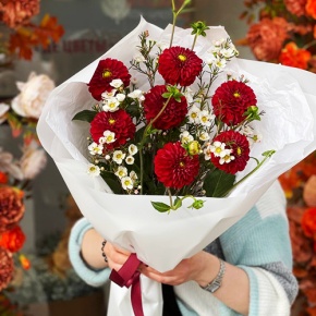 Букет "Марс" из георгин и хамелациума в Люберцах