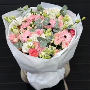 Букет "Ромео" из роз, эвкалипта, гербер, ароматных фрезий, озатамнуса, эустом и диантусов в Люберцах