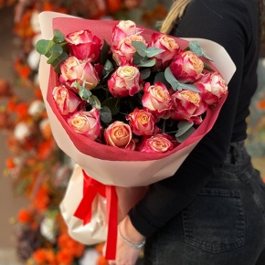 Букет из 15 роз Кения с эвкалиптом (40 см) в Люберцах