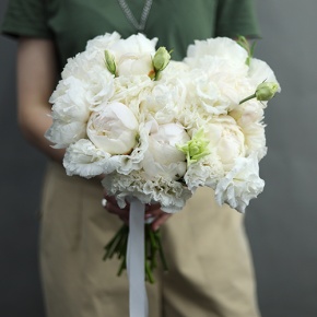 Свадебный букет из пионов и эустом в Люберцах