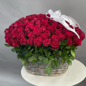 Композиция в корзине из 101 красной розы в Люберцах