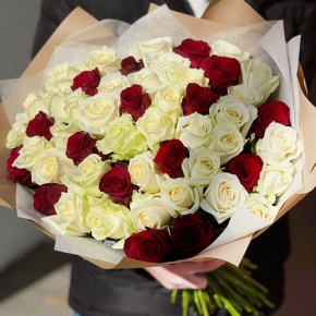 Букет 51 белая и красная роза (50 см) в Люберцах