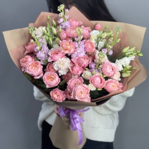 Букет "Лиана" из ароматных маттиол, пионовидных кустовых роз Джульетта, эустом и диантусов в Люберцах