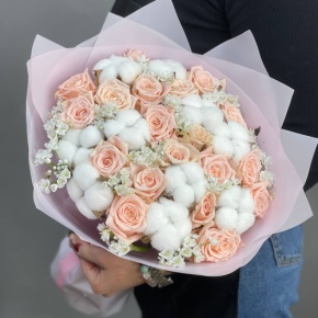 Пудровый букет из роз, хлопка и аллиума в Люберцах