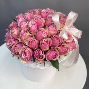 Композиция в шляпной коробке из 43 роз в Люберцах