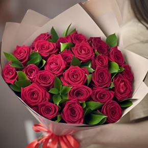 Букет из 25 красных роз и рускуса (50 см) в Люберцах