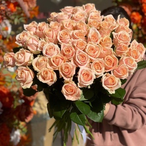 Букет из 51 персиковой розы (60 см) в Люберцах