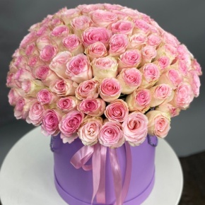 Композиция в шляпной коробке из 151 розы кения в Люберцах