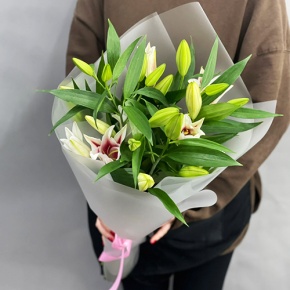 Монобукет из 3 бело-розовых лилий в Люберцах