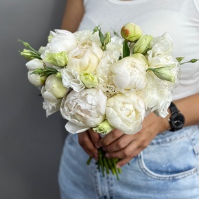Свадебный букет из эустом и пионов в Люберцах