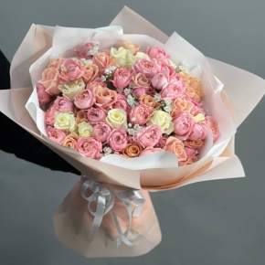 Букет "От моего сердца" из кустовых пионовидных роз Джульетта, аллиума и роз Аваланж в Люберцах