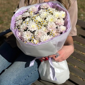 Букет "Нежный взгляд" из кустовых хризантем и ромашек в Люберцах