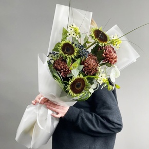 Букет "Джазз" из подсолнуха экзотик, орнитагалума, ягод вибирнума и хризантем Бигоуди в Люберцах