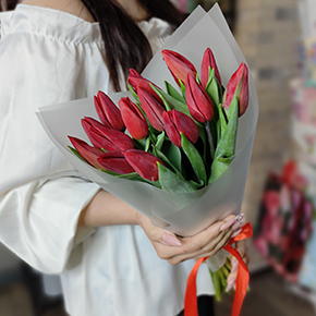 Букет из 15 красных тюльпанов в Люберцах