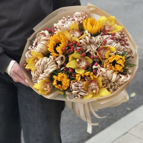 Букет "Биркин" из подсолнухов, орхидей, гиперикума, хризантем Виена в Люберцах