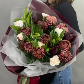 Букет "Будет счастье" из хризантем Бигоуди, сафари, скиммии и диантусов в Люберцах