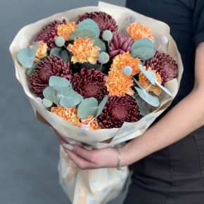 Букет "Персиковый раф" из хризантем Бигоуди, краспедии и диантусов в Люберцах