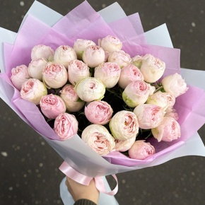 Букет из 11 кустовых пионовидных роз Мэнсфилд парк в Люберцах