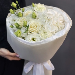 Букет "Нега" из Голландской гортензии, роз и эустом в Люберцах