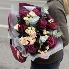 Букет "В каждом мгновении" из хризантем Бигоуди, кустовых роз, сафари, гербер Экзотик и диантусов в Люберцах