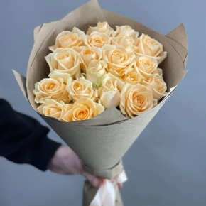 Букет из 21 розы Аваланж в крафте (50 см) в Люберцах