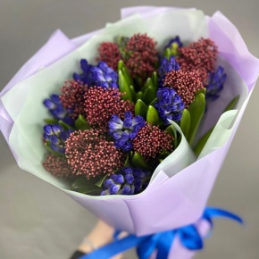 Букет "Твой яркий день" из гиацинтов и скиммии в Люберцах
