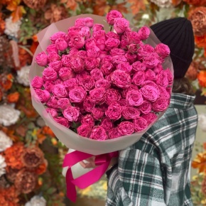 Букет из 35 малиновых кустовых пионовидных роз (60 см) в Люберцах