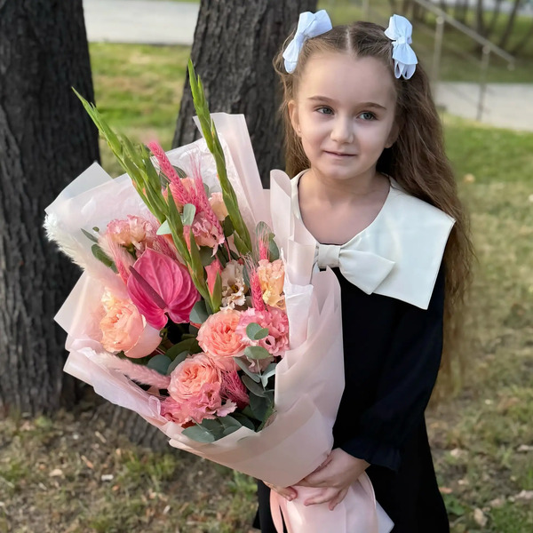 Букет на 1 сентября с гладиолусами, розами и антуриумом в Люберцах