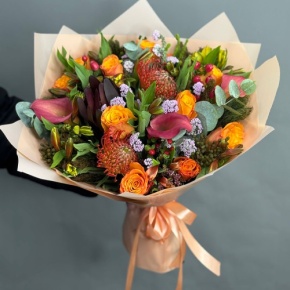 Букет "Даниэлла" из калл, роз, гиперикума, сафари, капса и лейко в Люберцах