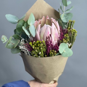 Букет "Капс" из протей и эвкалипта в Люберцах