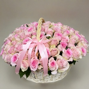 Композиция в корзине из 101 кенийской розы нежный микс (40 см) в Люберцах