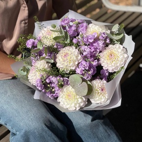 Букет "Совершенство" из георгин и ароматных маттиол в Люберцах