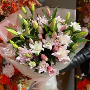 Букет из 11 ароматных пионовидных лилий в Люберцах