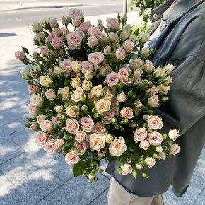 Букет из 31 кустовой розы микс (70 см) в Люберцах