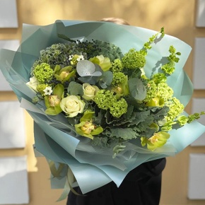 Букет "Виват" из Голландской гортензии, ягод вибирнума, орхидей, роз, брассики и орнитогалума  в Люберцах
