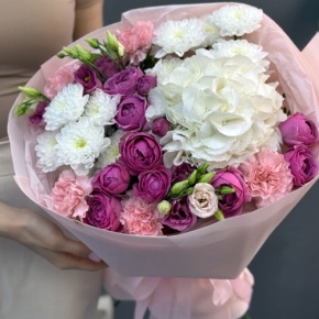 Букет "Вуаль" из хризантемы, кустовых пионовидных роз Мисти Баблз, диантусов, Голландской гортензии и эустом в Люберцах