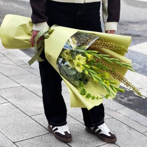 Букет "Нирвана" из гладиолусов, молюцеллы и эремуруса в Люберцах