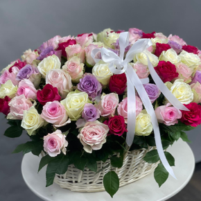Композиция в корзине из 101 розы микс в Люберцах