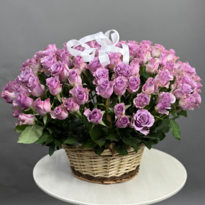 Композиция в корзине из 131 кенийской розы (40 см) в Люберцах