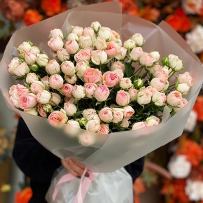 Букет из 35 нежных кустовых роз (40 см) в Люберцах