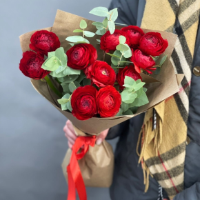 Букет из 11 ранункулюсов и эвкалипта в Люберцах