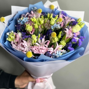 Букет "Загадка вечности" из гиацинтов, нерине, тюльпанов и оксипеталума в Люберцах