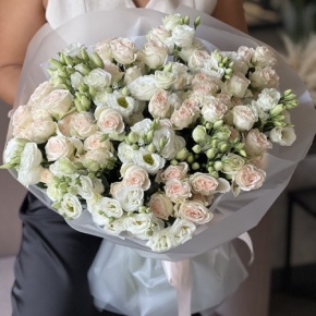 Букет "Пассаж" из эустом и кустовых роз в Люберцах