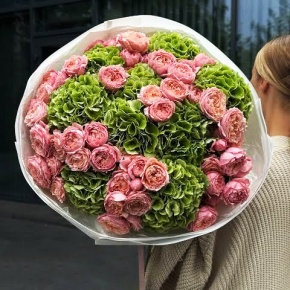 Букет "Фреш леди" из Голландских гортензий и пионовидных кустовых роз Джульетта в Люберцах