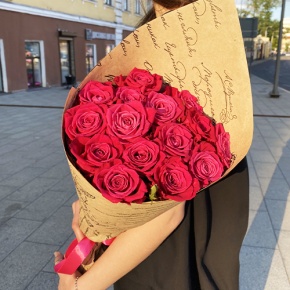 Букет из 15 роз Шангрила в крафте (60 см) в Люберцах
