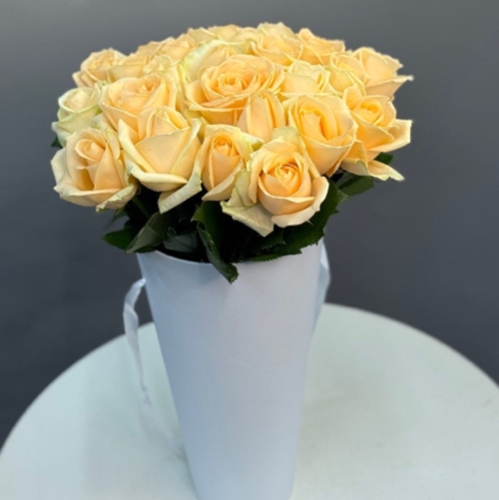 25 кремовых роз в конусе в Люберцах