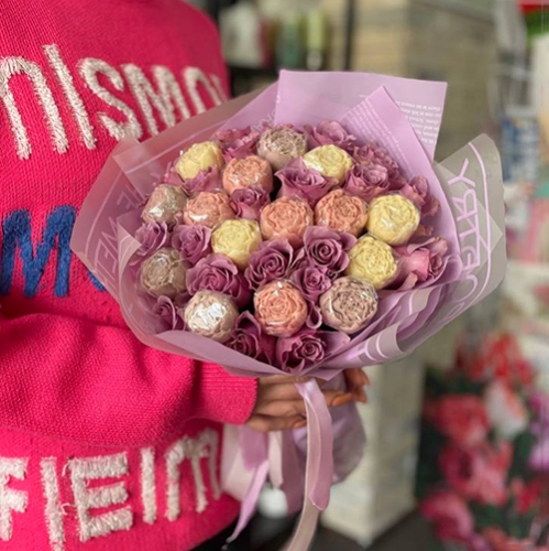 Букет из роз и шоколадных пионов в Люберцах